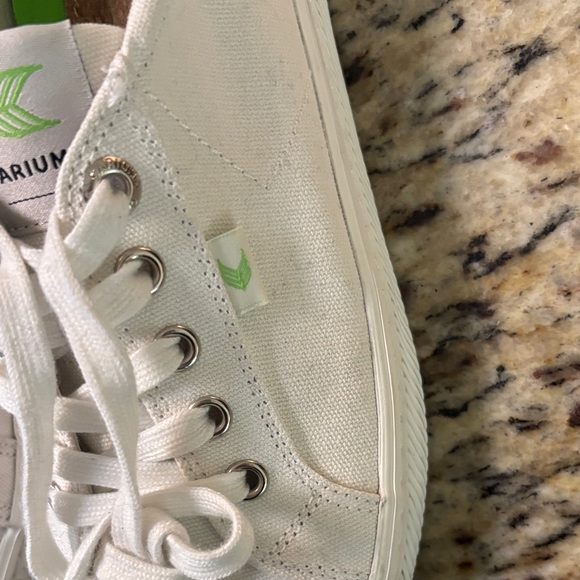 Cariuma Osca Low White Canvas Low-Top Sneakers with Green Insole Accents Size 9 - Picture 5 of 9